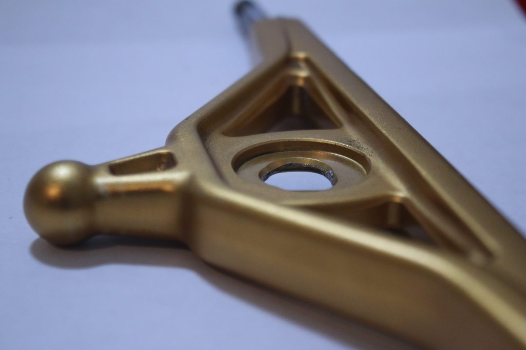 From axle to axle photo of the Aera RF-1 in Gold